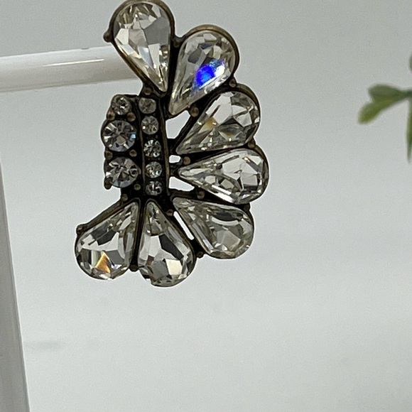 Whispering Butterfly Rhinestone Earrings Delphine sparkling - Picture 4 of 11